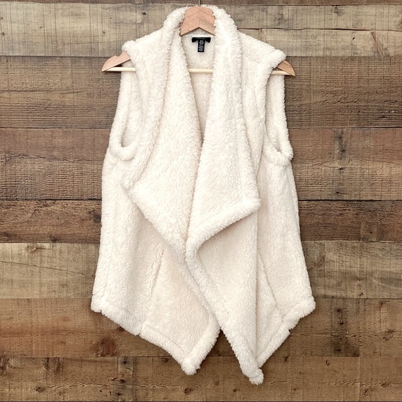 Jackets & Blazers - SHERPA VEST with Pockets⭐️Excellent Like New Condition
